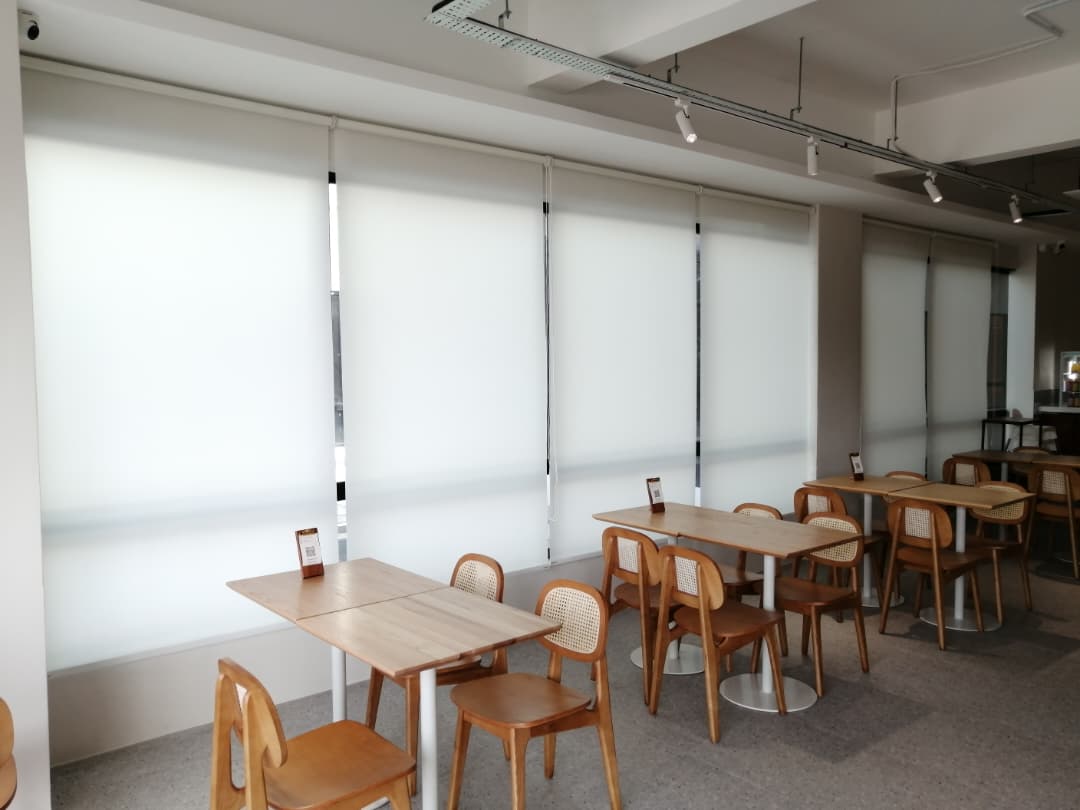 SUNSCREEN ROLLER BLIND